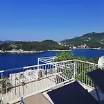 Matea - Two-bedroom With Sea View And Balcony - Tikovica Stikovica